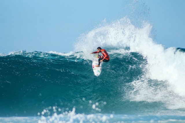 SURFING - HUVADHOO ATOLL